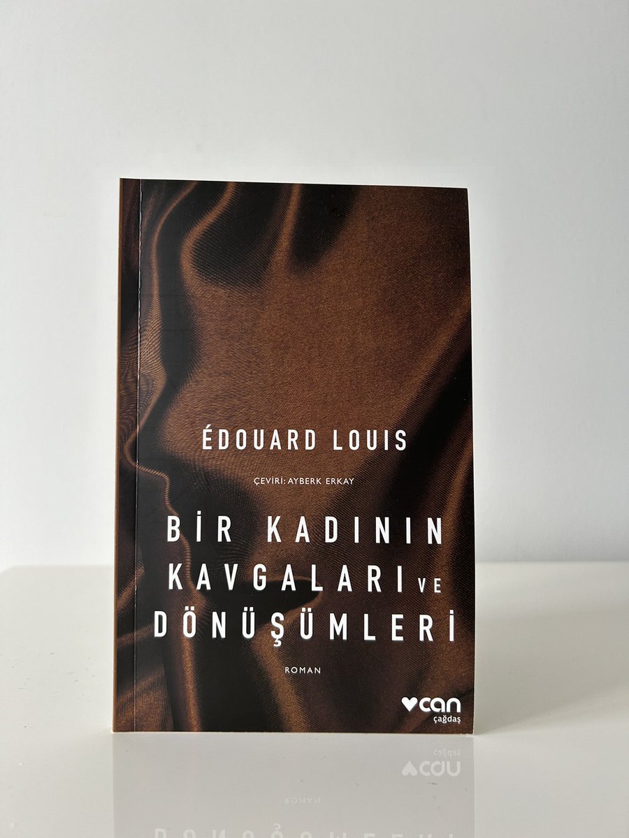 Edouard Louis ile tanışma kitabım. Pek roman gibi değil de otobiyografik bir anlatı niteliğinde.Çok mu sevdim?Pek değil. Adından dolayı beklentim yüksekti ama aradığımı bulamadım maalesef. #okudumbitti