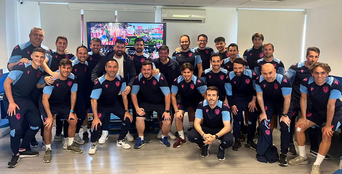 Los técnicos de la #CanteraGranota continúan con su formación. En el día de ayer asistieron a la charla impartida por Nico Bosch titulada "El jugador profesional como protagonista del proceso".

👨‍🏫 <a href="/nico_bosch/">Nico Bosch</a> 

#OrgullGranota
