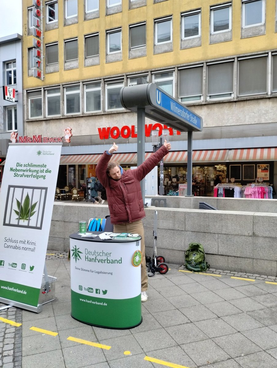 Heute stehen wir von 15 - 19 Uhr mit unserem Infostand in der Wilmersdorfer Str.
Kommt vorbei und redet mit uns über #Cannabis !