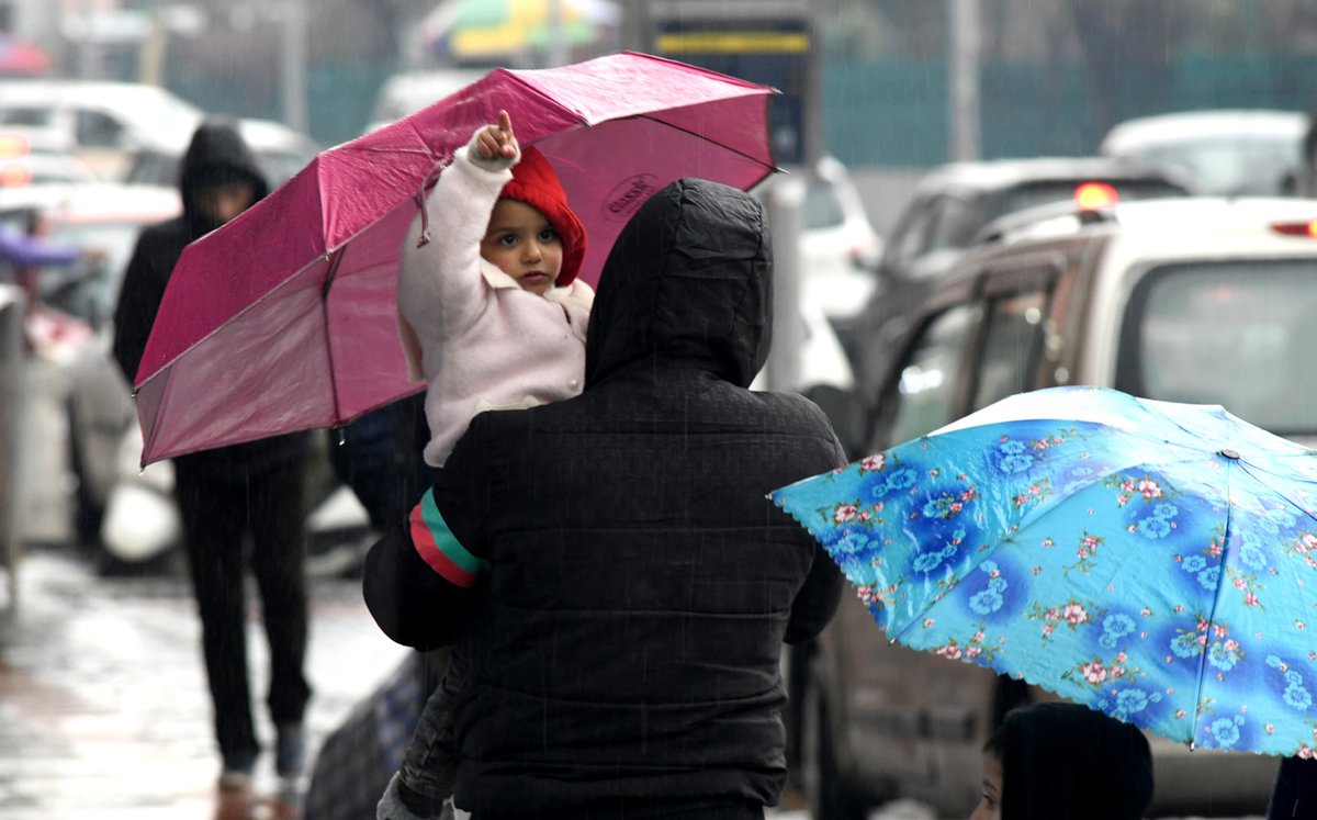 MeT predicts light to moderate rains, snow on higher reaches of J&K on April 13, 14 Read more at: jammulinksnews.com/newsdetail/348…