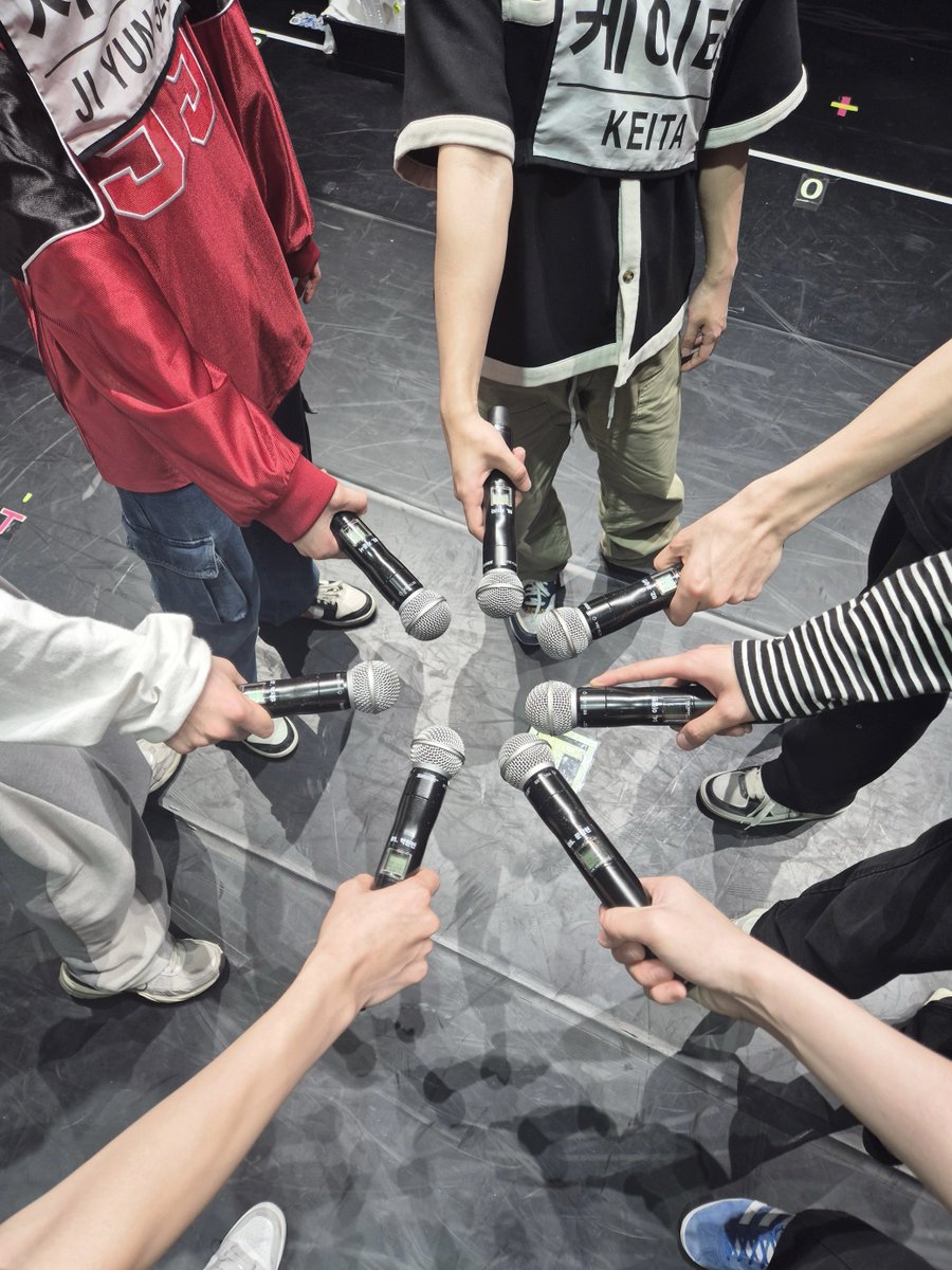 EVNNE_official's tweet photo. 2024 EVNNE FAN-CONCERT [SQUAD:R] ASIA TOUR IN TAIPEI

오늘 제일 재밌게 놀 사람 누구? 정답은 이븐엔브 😉
今天誰會玩得最開心？ 正確答案是EVNNE和ENNVE😉

#EVNNE #이븐
#2024_EVNNE_FANCONCERT
#SQUAD_R #EVNNEnjoy https://t.co/m1HqciCM5d