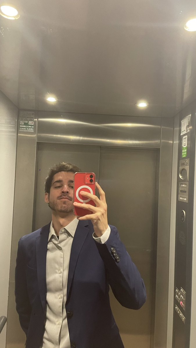 Siempre me veo raro en traje 🙈