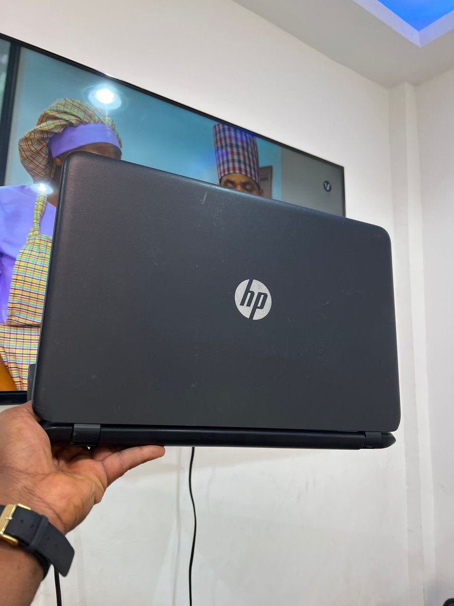 JohnsonEbong3's tweet photo. @viamikeee HP 15 NoteBook Touchscreen* 
Intel Dual Core CPU @2.16GHz . 
Condition: used 
Screen size: 15 inches 
Ram : 4gig 
Storage: 500hdd 
Touchscreen

Price 2100gh 
☎️ 0536373516 https://t.co/SXRchMOQt3