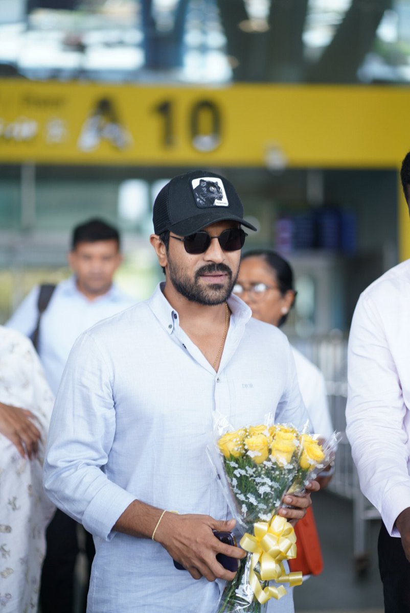Touching down in Chennai, Mega Power Star @AlwaysRamCharan, along with his wife @upasanakonidela and baby #KlinKaara, arrived to receive the honorary doctorate at the University of VELS convocation ceremony!😎❤️‍🔥

#RamCharan #GameChanger #RC16 #RC17 #TeluguFilmNagar