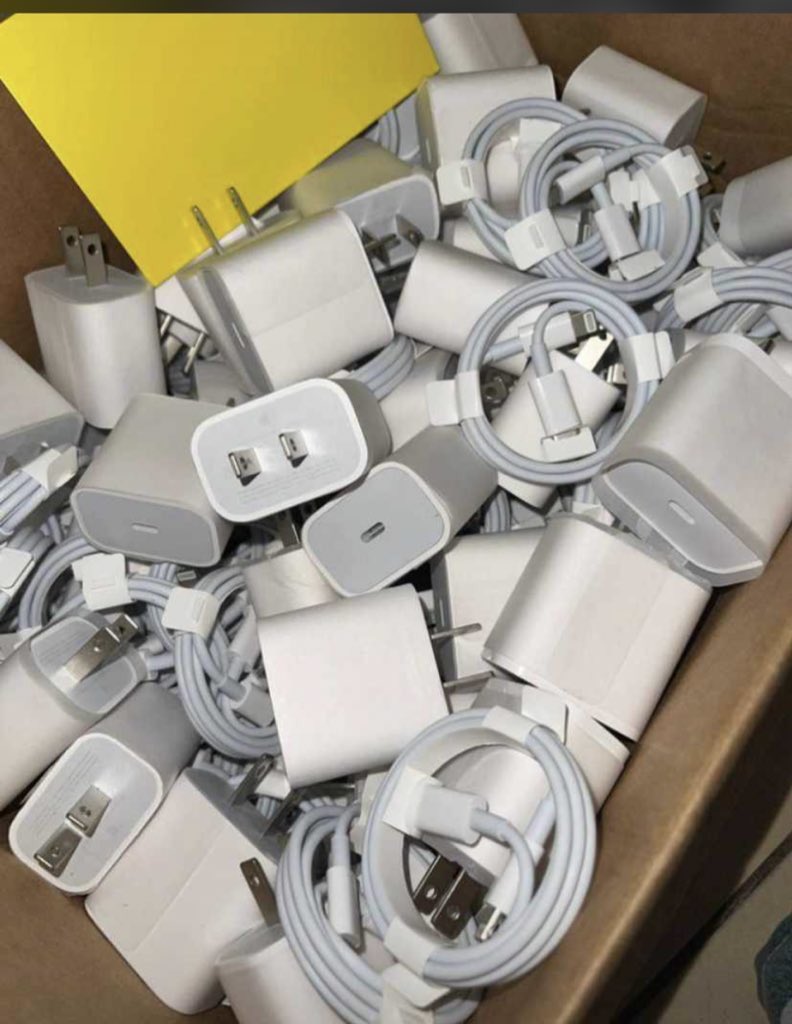 JohnsonEbong3's tweet photo. @muheezafo *Buy all your iPhones,laptops, all kinds of chargers, iwatch series, PlayStations,MiFi AirPods from us*
We serve you the best quality of products
☎️ 0536373516 https://t.co/KWkamQQixa