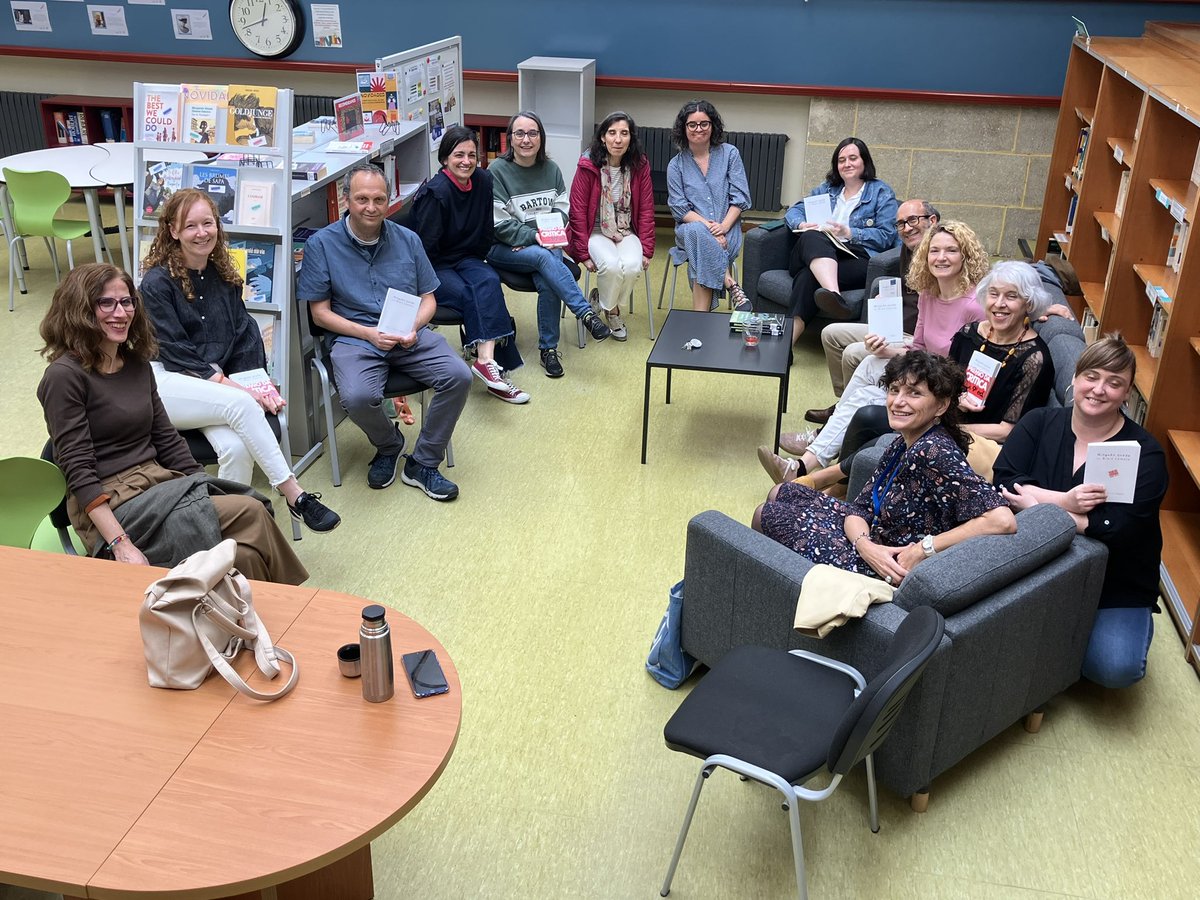 Venres de conversas a fío no #ClubDeLectura de #Persoal da @EoiCorunha grazas a #NinguénQueda de @BraisLamela  #bescolaresgal