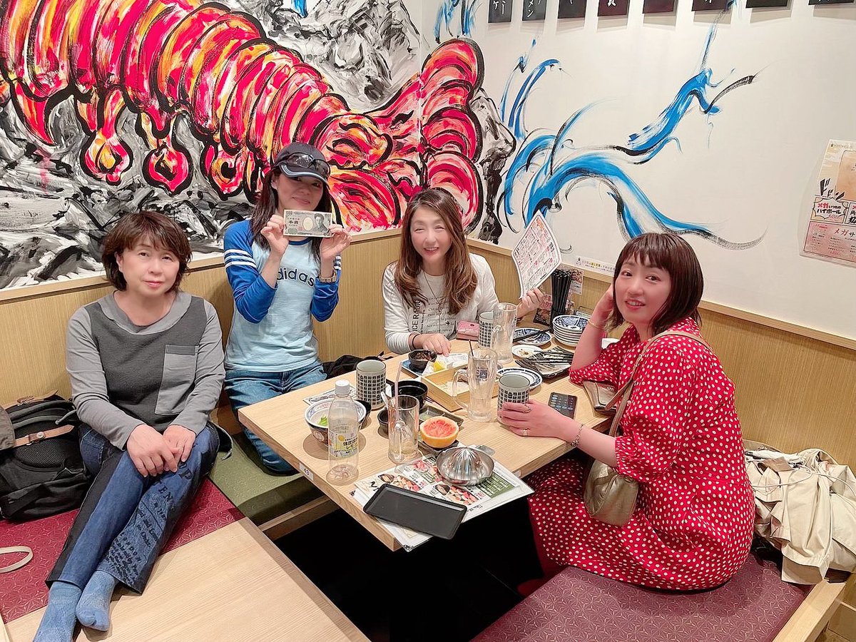eririn_76's tweet photo. お花見🌸
アドリーヌのフランス語で毎朝ラジオ体操🤸in通天閣🗼
#アドリーヌ
#ラジオ体操
#フランス語
#居酒屋
#造幣局桜の通り抜け
#お花見2024
#通天閣
#新世界
#フランス語でラジオ体操 https://t.co/Hx5LAJllsN