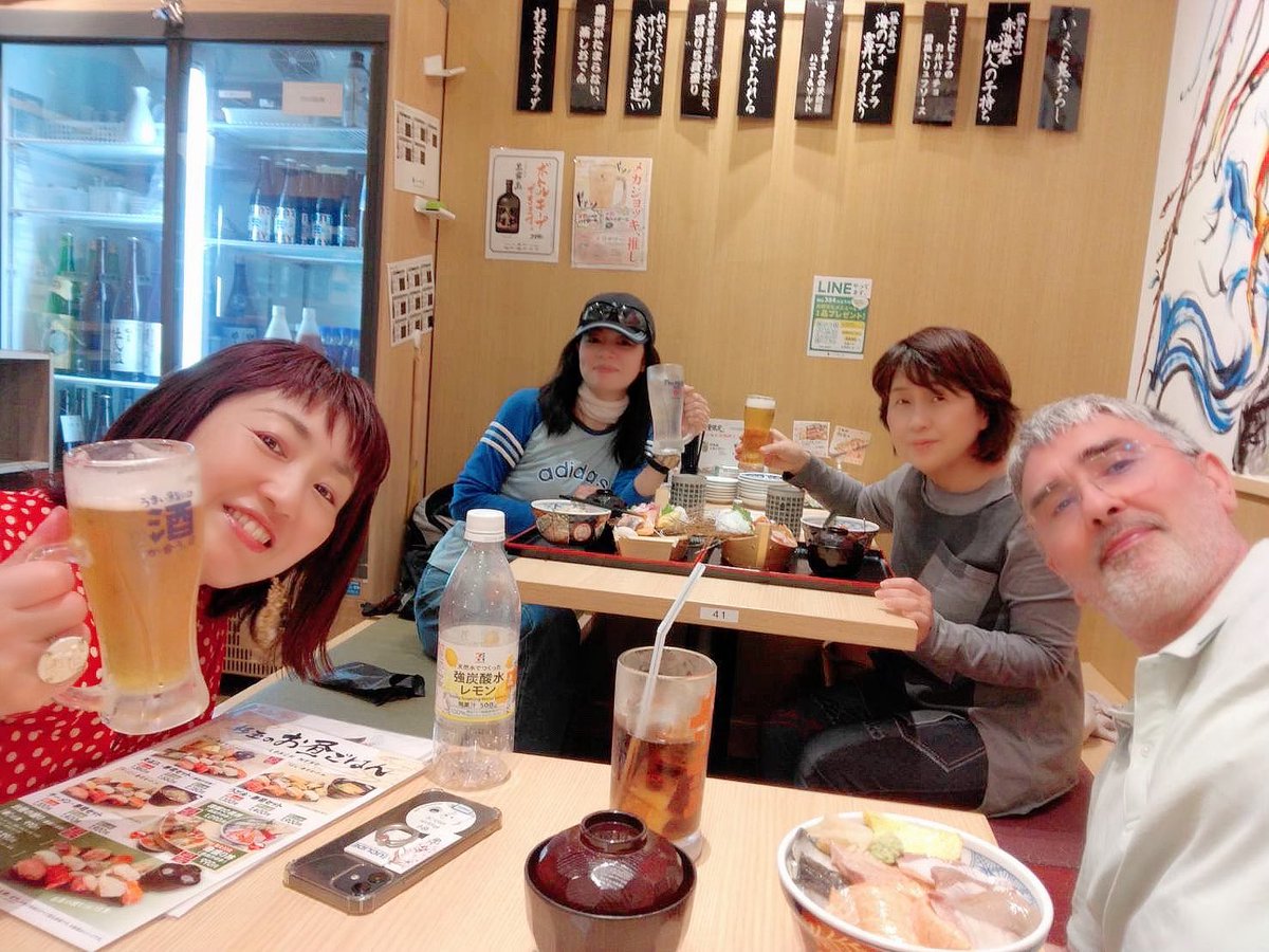 eririn_76's tweet photo. お花見🌸
アドリーヌのフランス語で毎朝ラジオ体操🤸in通天閣🗼
#アドリーヌ
#ラジオ体操
#フランス語
#居酒屋
#造幣局桜の通り抜け
#お花見2024
#通天閣
#新世界
#フランス語でラジオ体操 https://t.co/Hx5LAJllsN