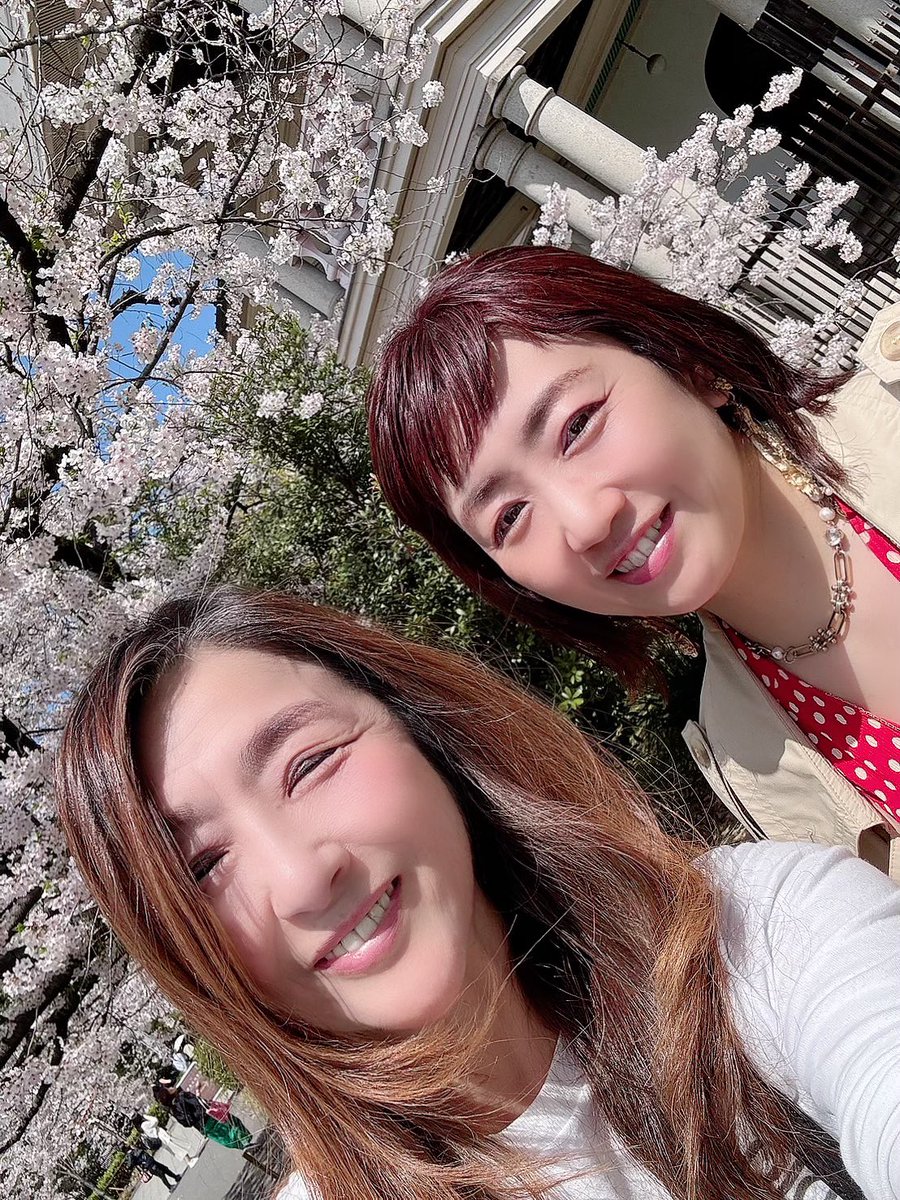 eririn_76's tweet photo. お花見🌸
アドリーヌのフランス語で毎朝ラジオ体操🤸in通天閣🗼
#アドリーヌ
#ラジオ体操
#フランス語
#居酒屋
#造幣局桜の通り抜け
#お花見2024
#通天閣
#新世界
#フランス語でラジオ体操 https://t.co/Hx5LAJllsN