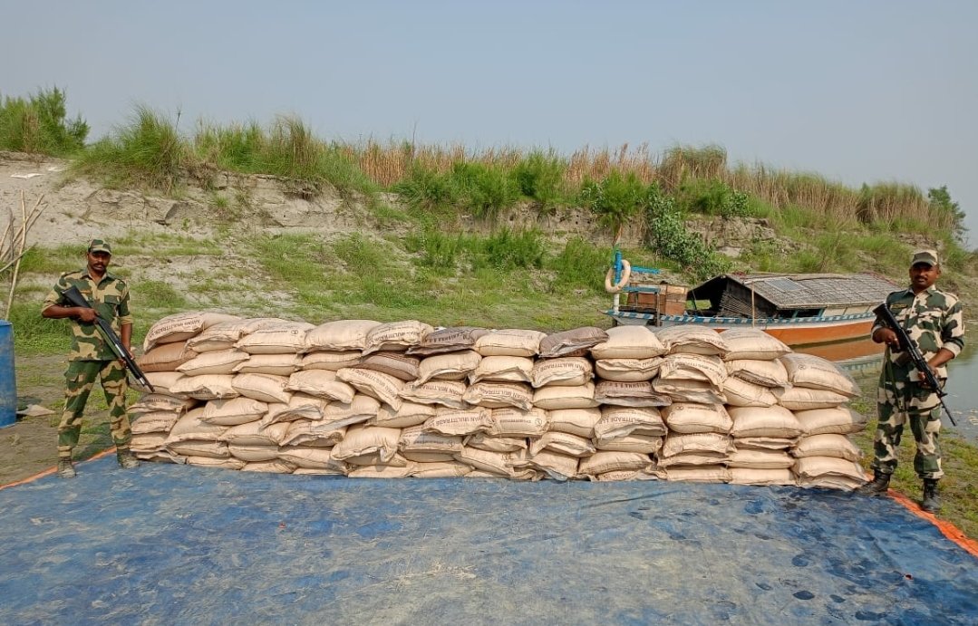 In drive to curb trans border smuggling, vigilant #Bordermen of 49 Bn @BSF_Guwahati Frontier seized 5096 kgs sugar on Indo-Bangladesh international border in Dist- South Salamara Mankachar (Assam) #FirstLineOfDefence #BSF