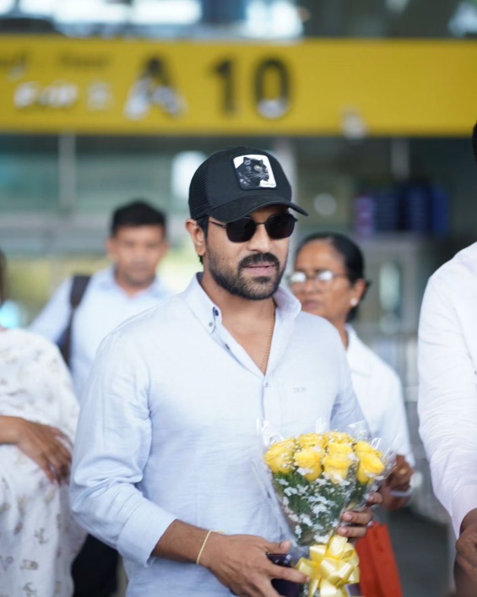 Dapper, suave, and full of charm – Global star Ram Charan shines in Chennai as arrives to  a receive the honorary doctorate from Vels University.
.
.
.
.
#GlobalStarRamCharan 
#RC #VelsUniversity #RamCharan #GameChanger #RC16 #RC17 #rcrcrcramcharan #talkingbling