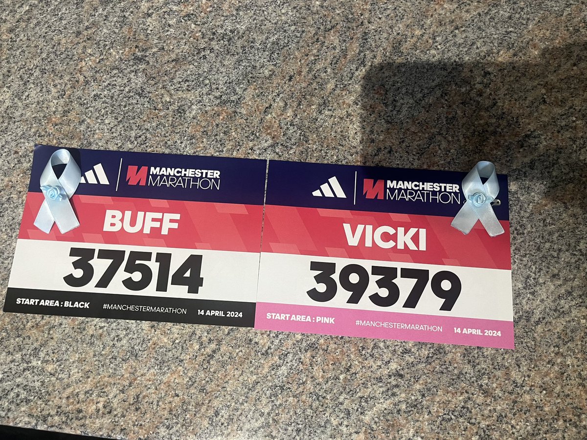 bufferlad1's tweet photo. Sunday  me and Mrs Buff are going to Be running the Manchester Marathon 😁
We Be running this in memory of Fazzer and Chris who are always in our hearts ❤️❤️❤️💔💔💔

Please be in our lungs and legs tomorrow 🙏🙏😁 https://t.co/CK5qkKGBtT