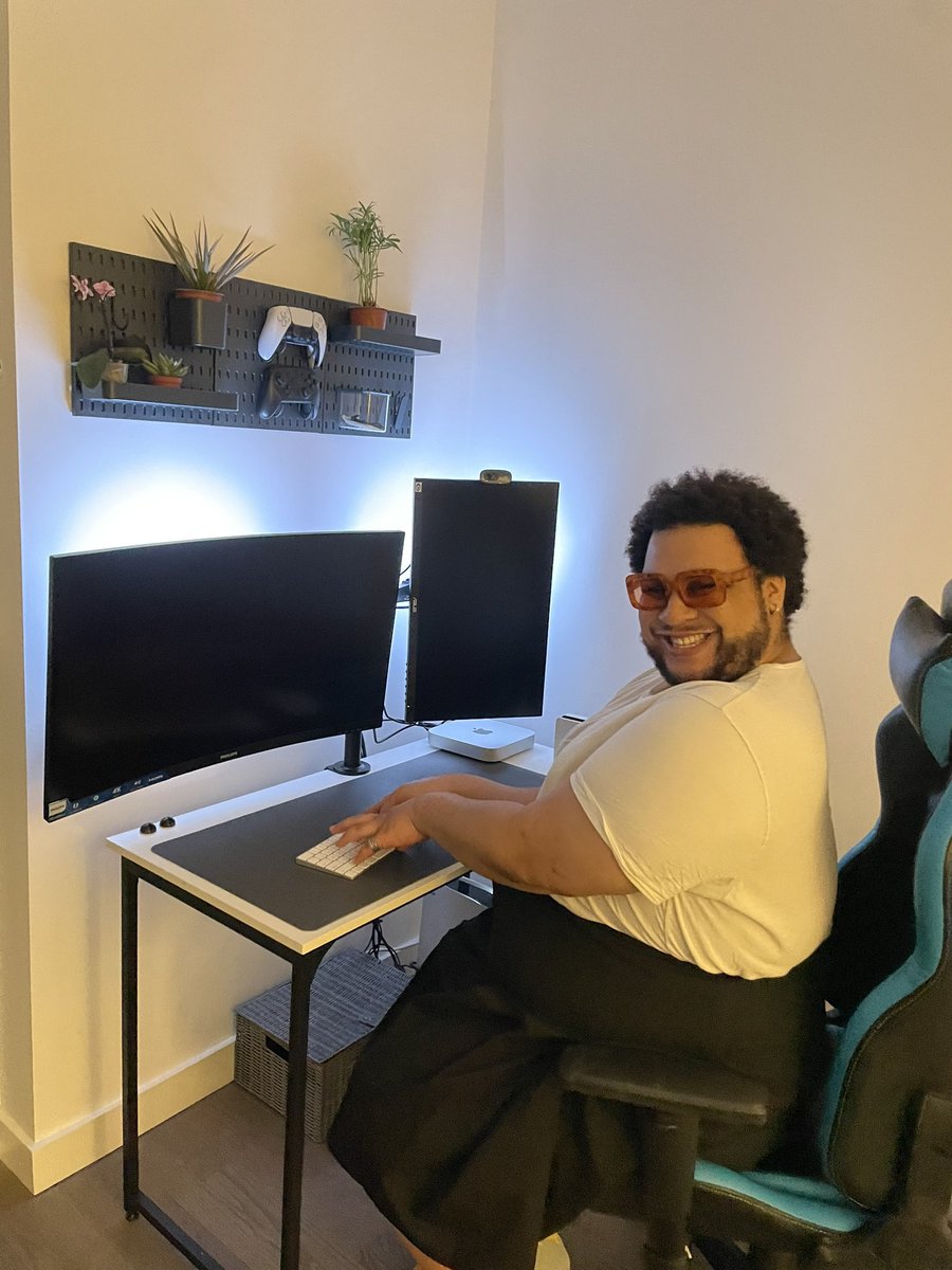 Sharon logging into the Osbourne family PC to craft this.