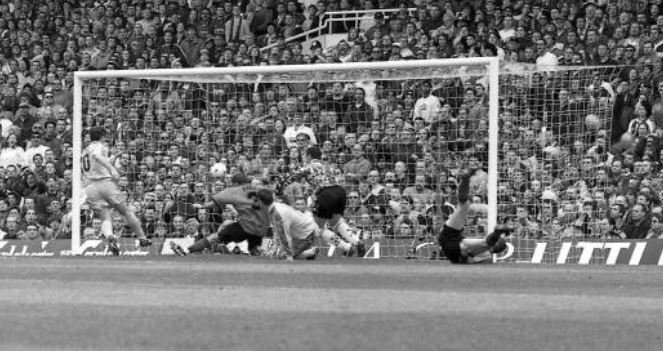 #OnThisDay in 1997 @FACup Semi-final at Highbury – Mark Hughes & Gianfranco Zola goals defeat the Crazy Gang #FACup @itvfootball @PurelyFootball @thesefootytimes @FootballThen @FourFourTwo @OldFootball11 @WSC_magazine @ChelseaFC @90sFootballUK1 @AK90s @90sfootball