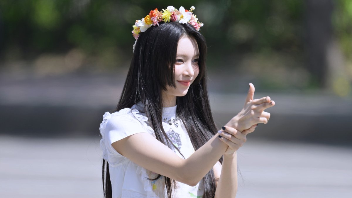 [8K] #ILLIT (#아일릿) #YUNAH #윤아 포토타임 직캠 @ 음악중심 미니 팬미팅 | 240413 youtu.be/Ftumrhw692Y