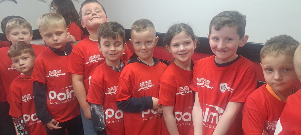 MrsBrockJLPS's tweet photo. Our Year 3s are making their #HomeDebut at Oakwell this afternoon! @JosephLockePE https://t.co/kfgNcImbeJ
