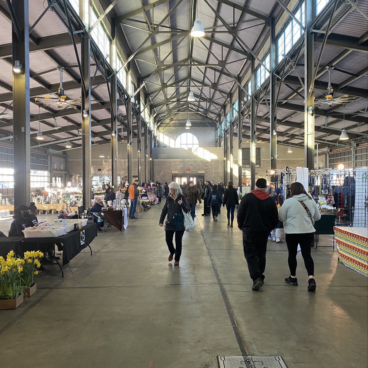 Good morning from Eastern Market! ⛅️ Shopping in our sheds continues until 4 pm today at Saturday Market. For vendor maps and locations, visit easternmarket.org/district/marke… to make your shopping day easy.