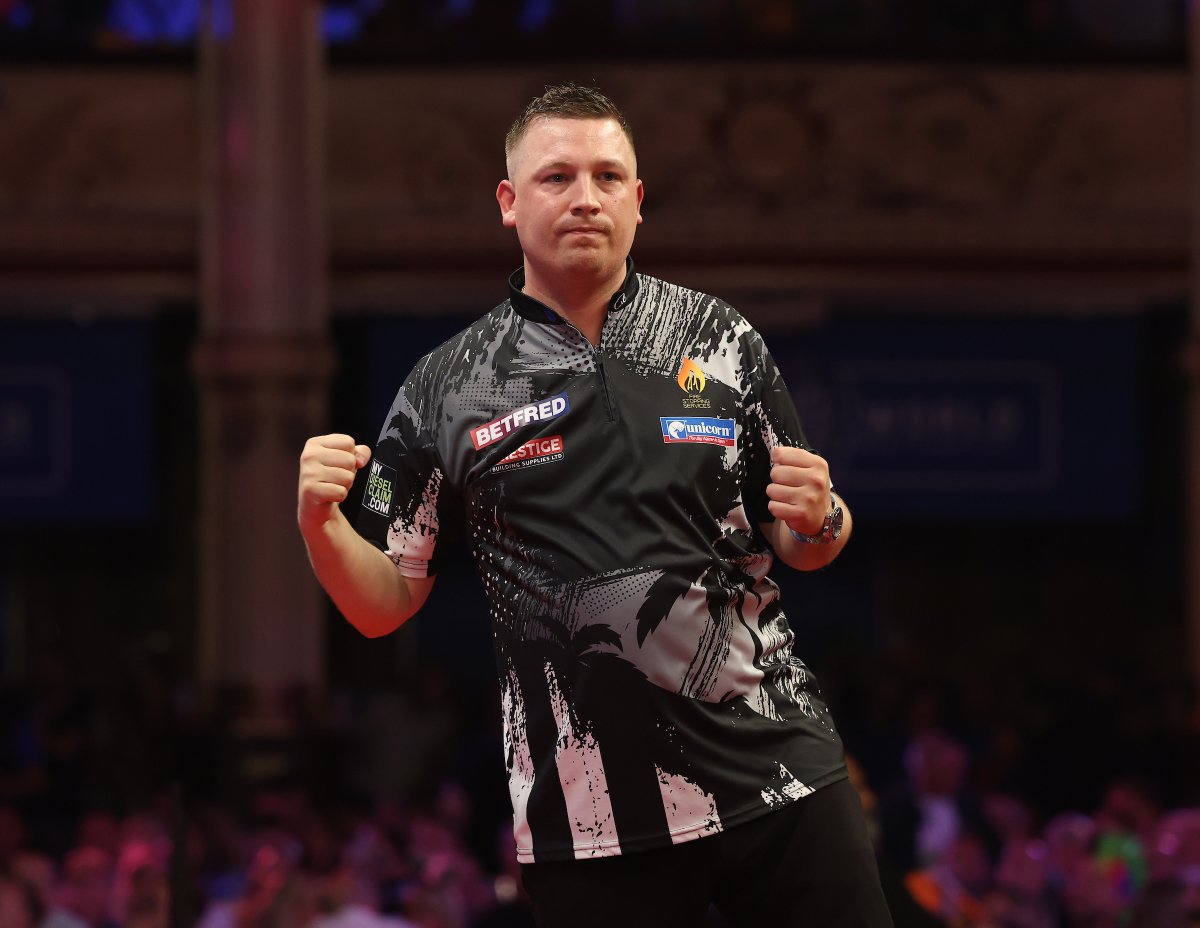 𝗕𝗢𝗫 𝗢𝗙𝗙𝗜𝗖𝗘 𝗙𝗥𝗢𝗠 𝗛𝗢𝗟𝗟𝗬𝗪𝗢𝗢𝗗 🎞️ Chris Dobey produces the performance of the tournament so far as he averages 111.2 in a 6-4 win over Krzysztof Ratajski with a 170 checkout along the way! #IDO24