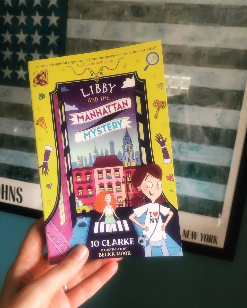 Really pacy, twisty and fun - @_jo_clarke knows how to keep you turning the pages. In this third book in the series, Jo perfectly captures the vibrancy of NYC. And who wouldn't love a lower MG book complete with flash mob scene?
Fab illustrations by #BeckaMoor 🇺🇸
@FireflyPress