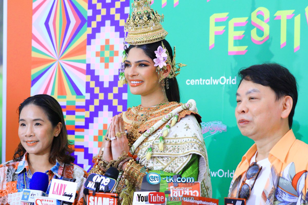 3/3 #เชย์นิสปาลาซิโอส #SheynnisPalacios The great floral parade showcasing Miss Songkran adorned with a crown #CTWxThaiRhythm2024 #ไทยริทึ่ม #thairhythm #thairhythmsongkran2024 #CTWSongkran2024 #centralwOrld #PlanB #ก้านคอคลับ #สงกรานต์2567 #entknews
