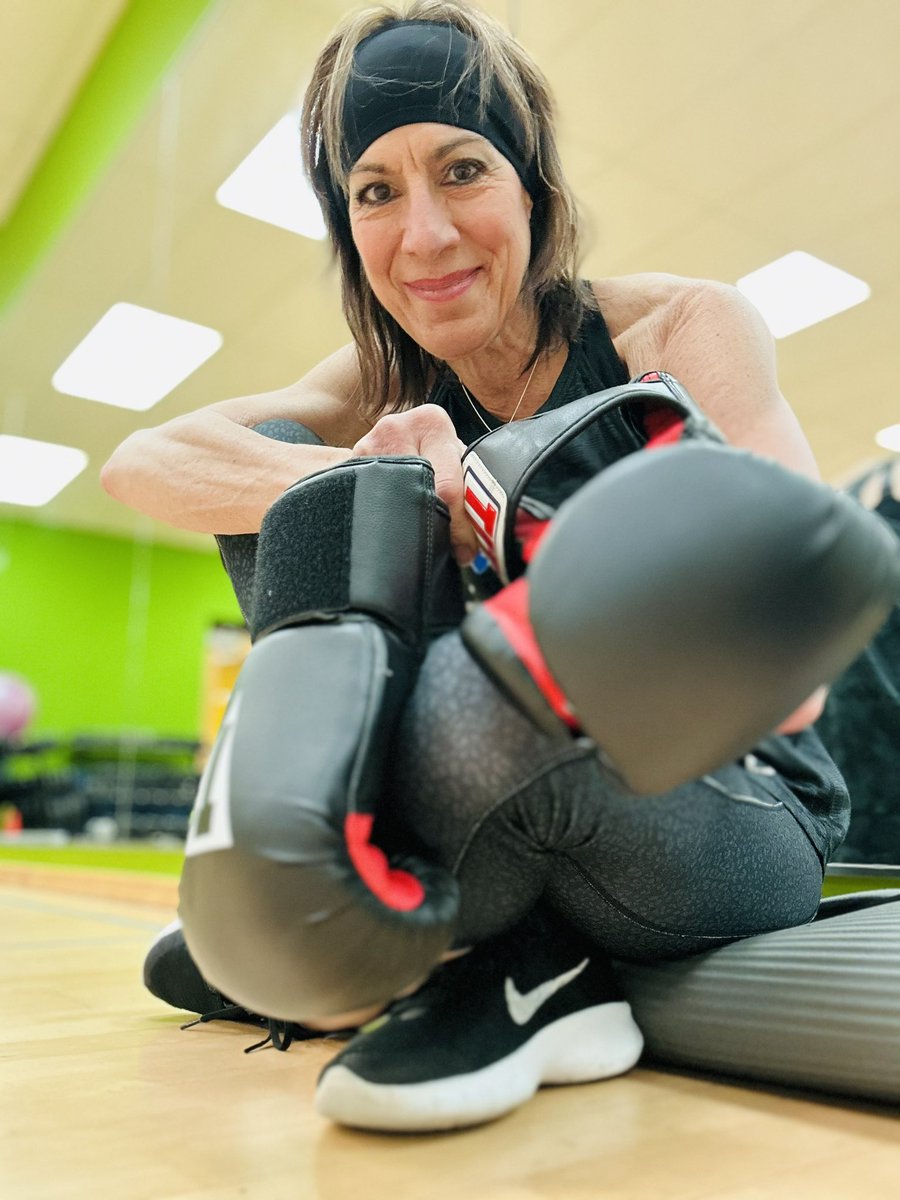 smiland's tweet photo. Tae Bo time! And today we use #boxinggloves 🥊
#taebo #taebotime #taebonation® #billyblanks #taeboaddict #taebofitness #taeboclass #taeboworkout #greenroom #billyblankstaebo #billyblanksofficial1 https://t.co/ePxpsN4e7Y