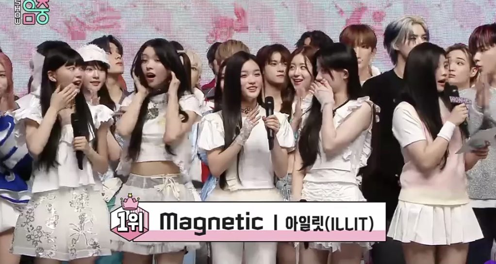 KpopperFanmulti's tweet photo. 🏆 240413 - #MUSICCORE - WINNER #ILLIT 🎉 

#ILLIT3rdWin
#Magnetic3rdWin https://t.co/K3egnAnE77
