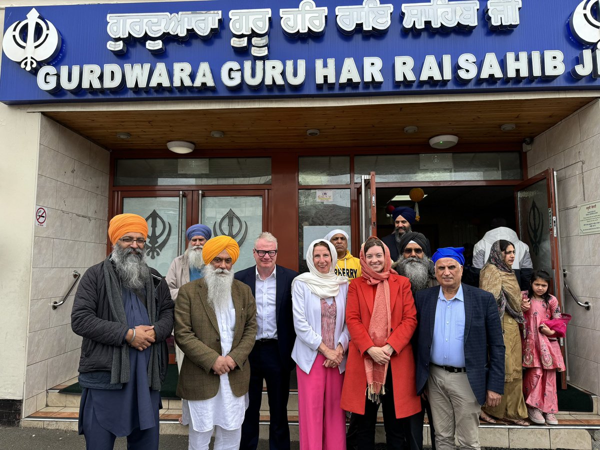 A wonderful morning welcoming @AnnelieseDodds and @RichParkerLab to West Bromwich. We were delighted to be invited to speak at Gurdwara Guru Har Rai Sahib on Vaisakhi.