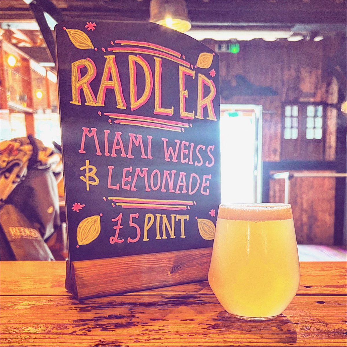 Want a sunny Saturday beer but don’t want to start off too strong? Come and get refreshed at the TB Taproom with a Radler! A mix of our Miami Weiss Hefeweizen and cold fizzy lemonade. It’s hella refreshing, and we think you should try it!
.
☀️🍺🌾🍋😋🤟