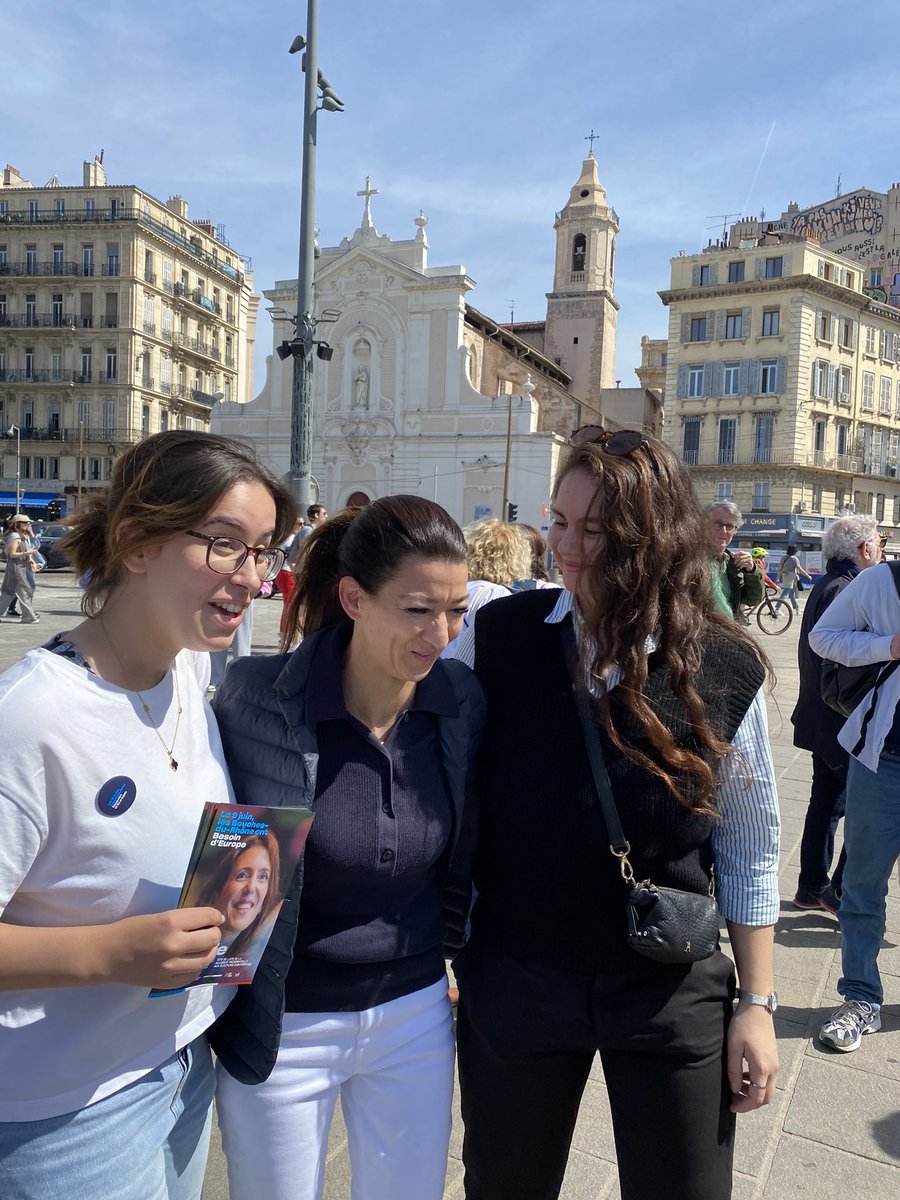 Les @HorizonsJeunes aux côtés de @ValerieHayer à Marseille ce matin 📍

Merci à @SabrinaRoubache, @CCastaner et nos députés des Bouches-du-Rhône pour leur présence  🇪🇺❤️

Le 9 juin, les marseillais ont @BesoindEurope !