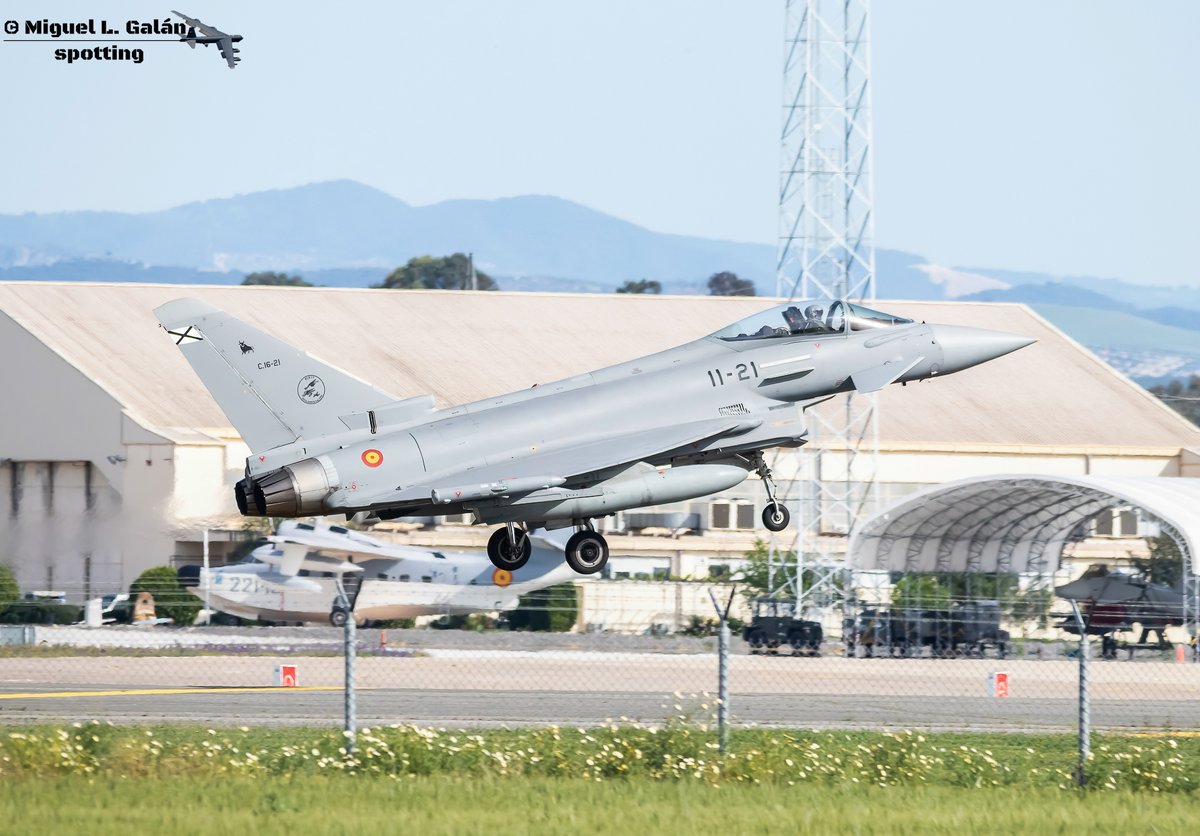 Eurofighter ala 11 Morón AFB, 11-21 (C16.21) en final Rw 20. LEMO 4-4-2024. #avgeek #planespotting #aviationlovers #eurofighter #ala11 #ejercitodelaire #baseaereamoron @EjercitoAire