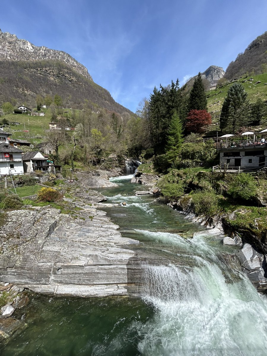 lienert's tweet photo. Mündung der Pincascia in die Verzasca bei Lavertezzo, Kanton #Tessin 

#Wasser #Berge #Schnee #draussen #Natur #Schneeschmelze #Frühjahr #Ticino #Verzasca #Schweiz 
@MySwitzerland_d @ticinoturismo @NatGeo @WegWandernCH @Cantone_Ticino @Ticinonline @unsplash https://t.co/h2wlzPBBpr