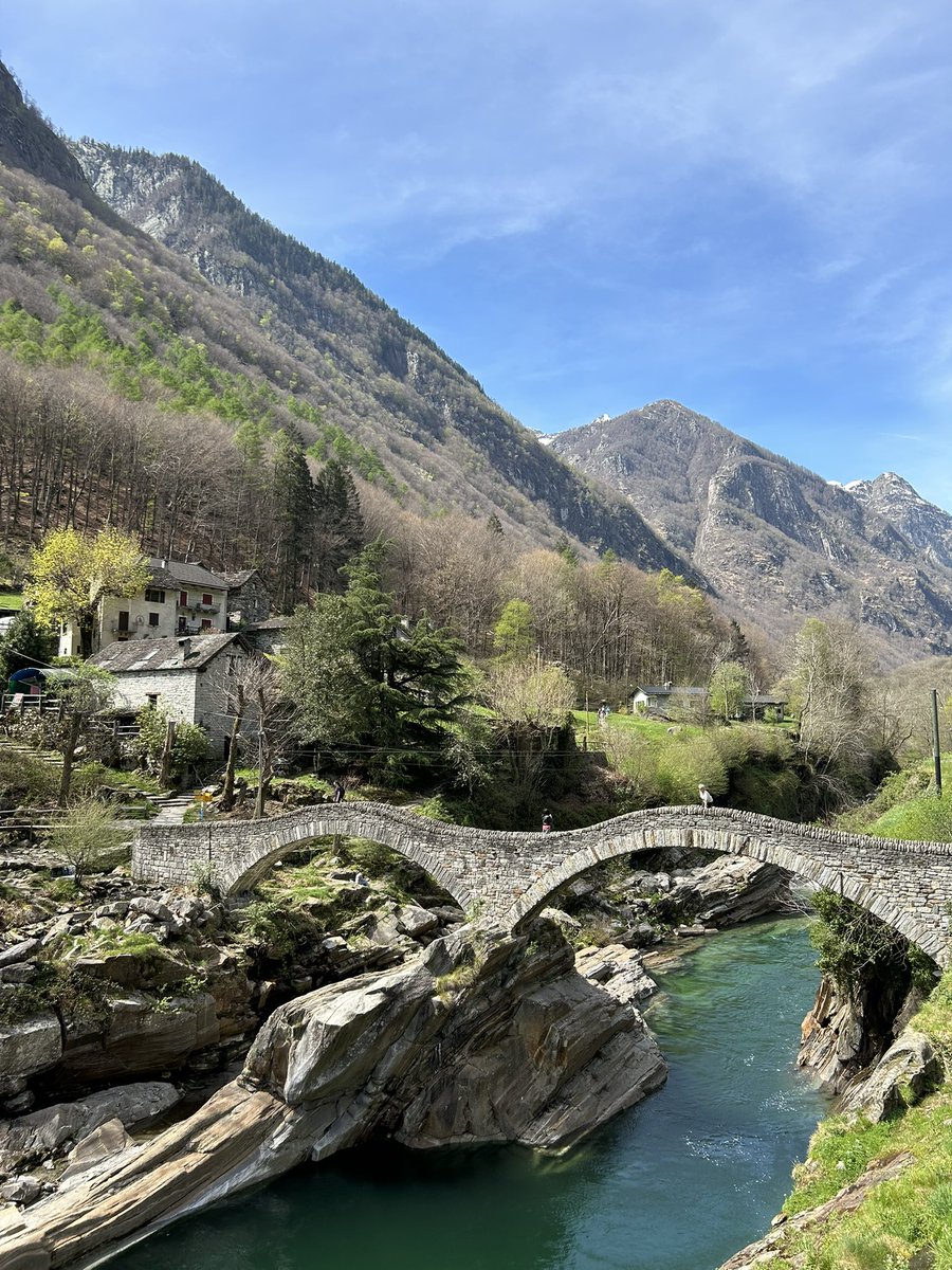 Mündung der Pincascia in die Verzasca bei Lavertezzo, Kanton #Tessin 

#Wasser #Berge #Schnee #draussen #Natur #Schneeschmelze #Frühjahr #Ticino #Verzasca #Schweiz 
<a href="/MySwitzerland_d/">Schweiz Tourismus</a> @ticinoturismo <a href="/NatGeo/">National Geographic</a> <a href="/WegWandernCH/">WegWandern.ch</a> <a href="/Cantone_Ticino/">Repubblica e Cantone Ticino</a> <a href="/Ticinonline/">Ticinonline</a> <a href="/unsplash/">Unsplash</a>