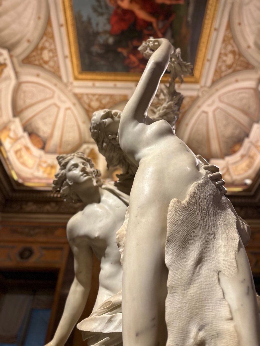 Apollo and Daphne 🧵. Rather than give you the background I want to focus on showing you the details involved to produce a woman depicted in marble that is turning into a tree. Miraculous even for the polymath Bernini, the details are