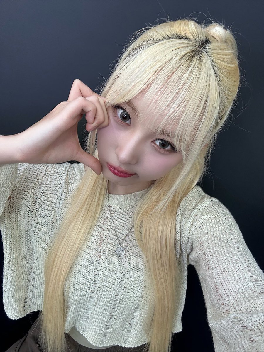 I_m_chillin's tweet photo. 찰칵찰칵👀

#ICHILLIN #아이칠린 #CHOWON #초원 https://t.co/gOaiESM3my