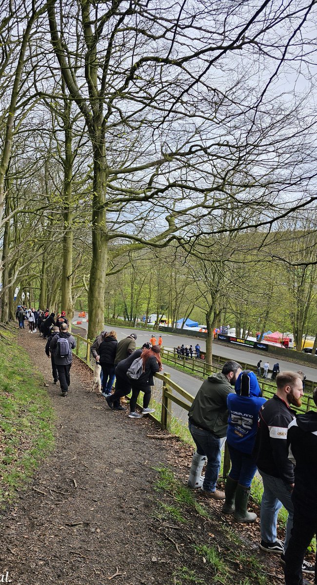 Great to see the fans lining up to watch some great racing up @MountOlivers Bob Smith Spring Cup. #roadracing