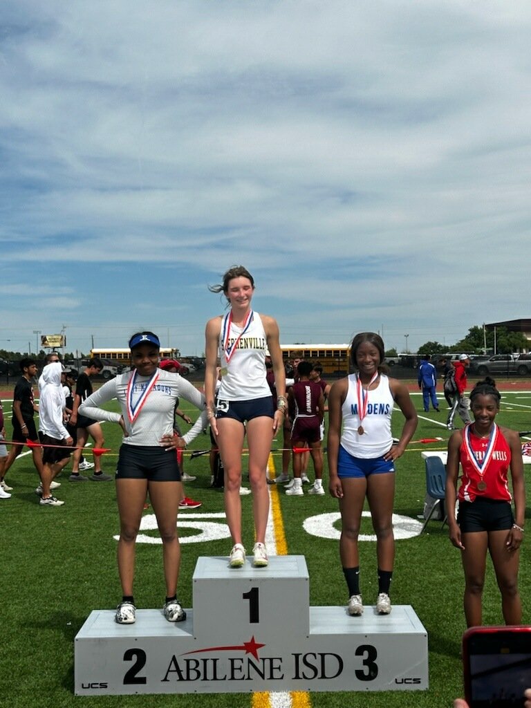 ElishaKentner's tweet photo. Congratulations to Skyylynn for placing 2nd in the 100m with a PR of 12.63 and punching her ticket to Regionals! https://t.co/FkjVIEhyDU
