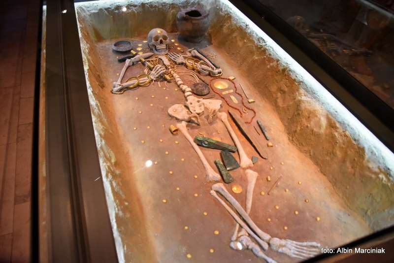 KP_Srodziemie's tweet image. Wielki złoty skarb człowieka z Warny -  najstarszy na świecie skarb z obrobionego złota.
klubpodroznikow.com/relacje/europa…
.
#Warna #skarb #Bułgaria #Bulgaria #skarbzWarny #złotyskarb #gold #muzeum #archeologia #Europa #best @wszyscy  #Варна #България #VisitBulgaria  #Varna #Bulgaria