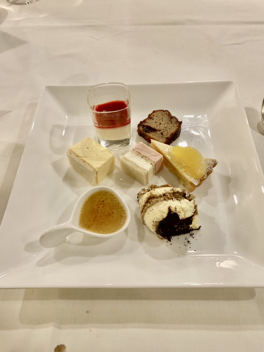 takemamin's tweet photo. お疲れさまでした会。
デザートは
選べる内容すべて盛ってもらって完食。 https://t.co/gh11KHR6dd