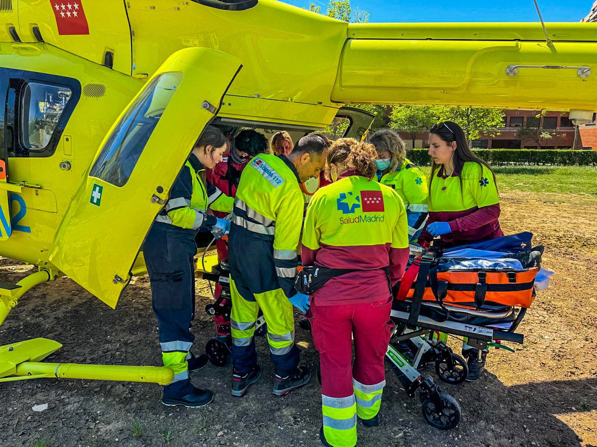 Un ciclista de 53 años ha sufrido un accidente en #Rascafría, en la senda al Puerto de la #Morcuera. Rescatado por el #GERA de #BomberosCM. Intubado y evacuado en helicóptero en estado grave por el #SUMMA112.