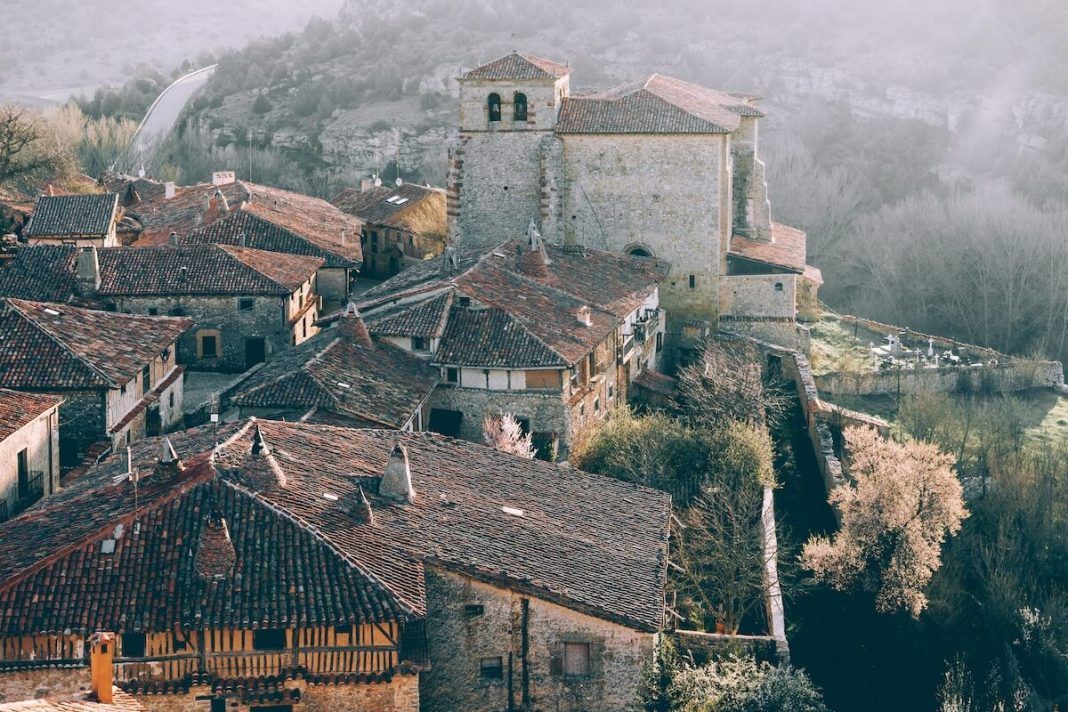 Ruta por los 4 pueblos de Castilla y León más antiguos de España buff.ly/3J3YxVe a través de @ViajaryMuchoMas