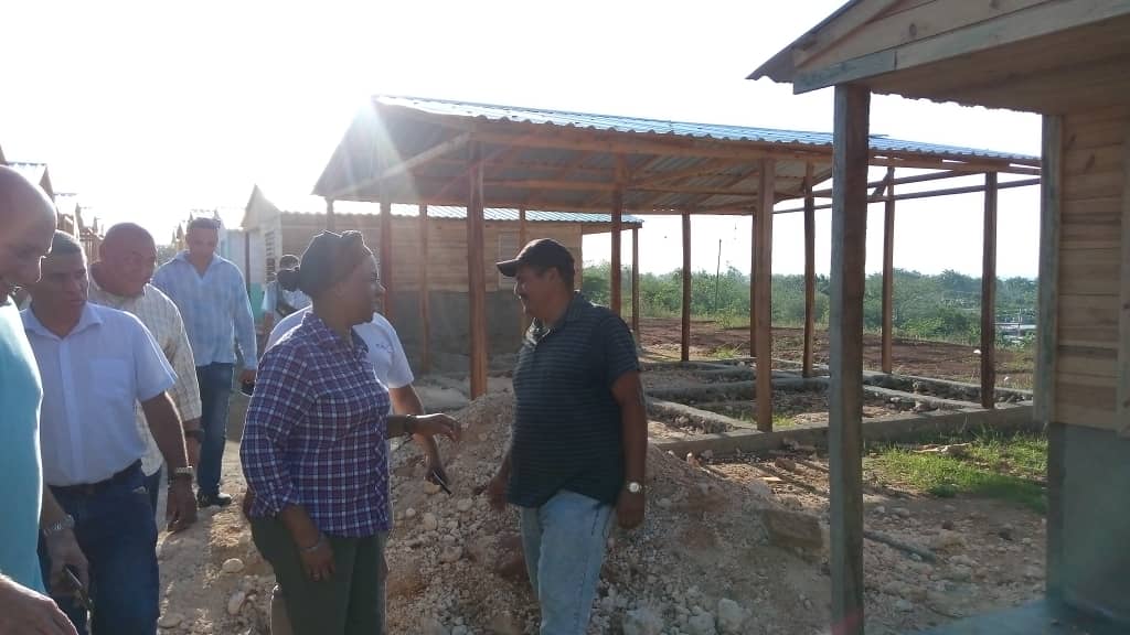 Tanto en los municipios de Baracoa como en Maisí,recorrimos diferentes áreas donde se construyen viviendas para las familias que han sido afectadas por los ciclones,se trabaja por etapas con el uso de materiales locales, participan varias brigadas; respuesta de planteamientos🇨🇺