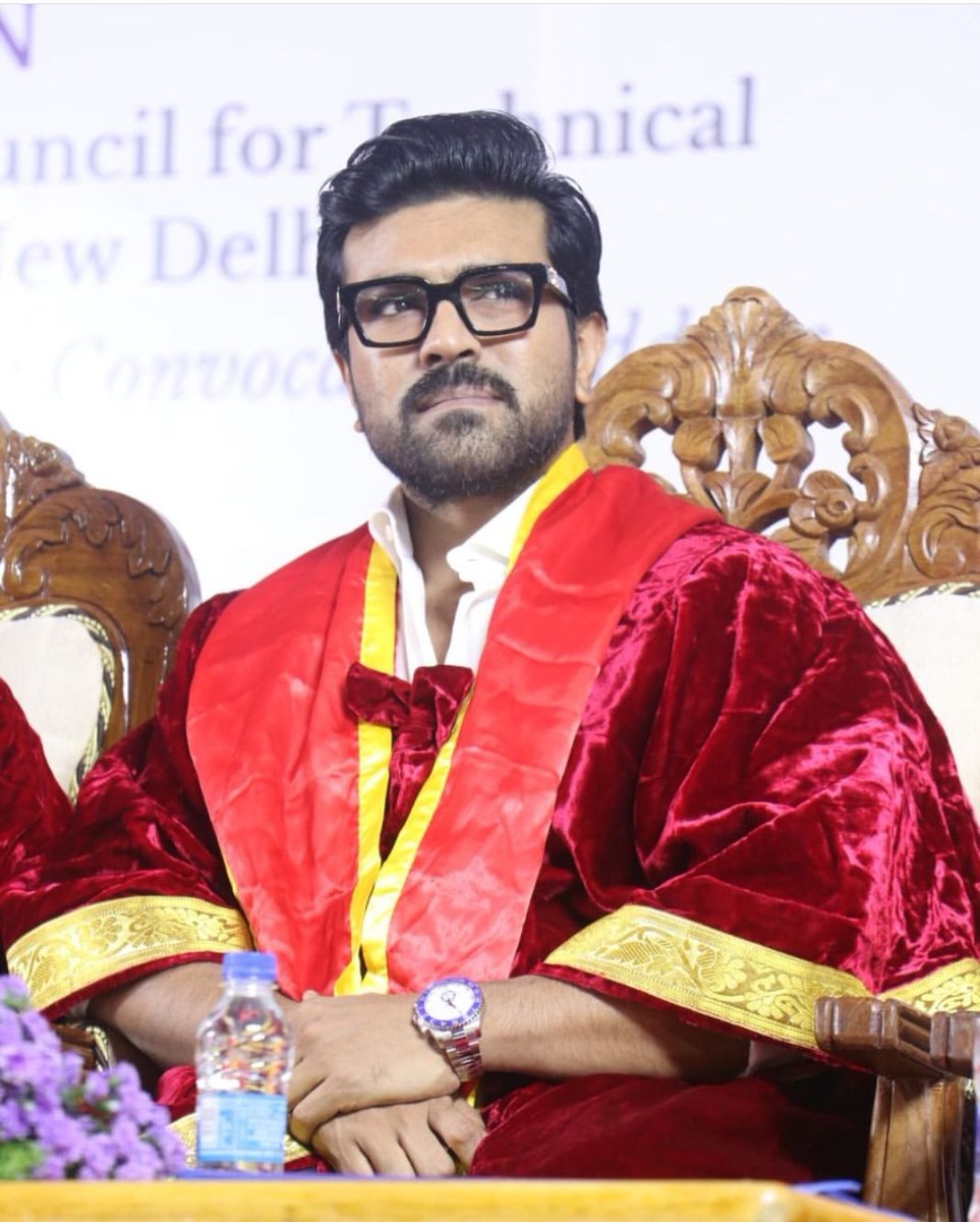 NtvTeluguEnt's tweet photo. Global Star @AlwaysRamCharan get honoured With Doctorate At Vels University
#DrRamCharanKonidela #RamCharan #Doctrate #GlobalStarRamCharan #VelsUniversity #NTVENT https://t.co/wS7xkW2L9N