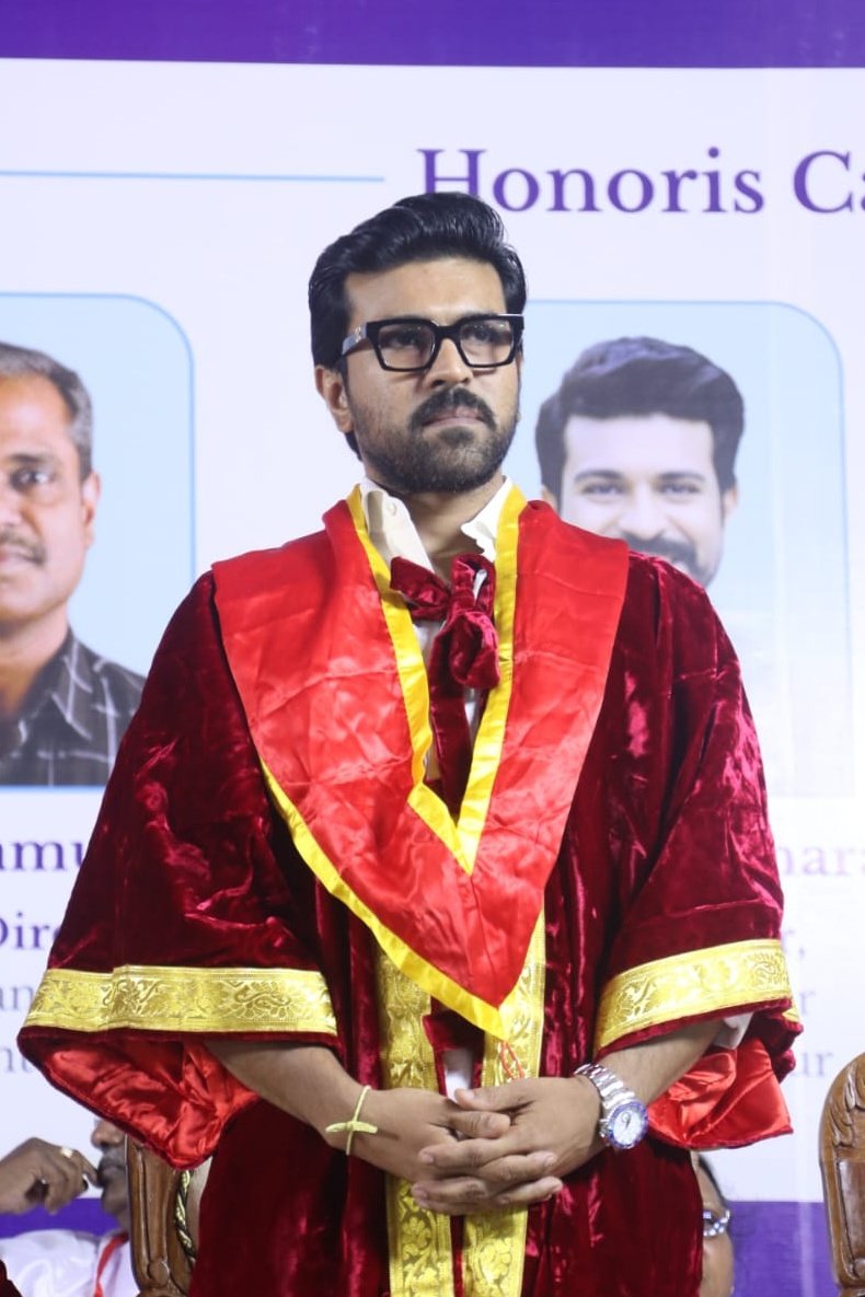 NtvTeluguEnt's tweet photo. Global Star @AlwaysRamCharan get honoured With Doctorate At Vels University
#DrRamCharanKonidela #RamCharan #Doctrate #GlobalStarRamCharan #VelsUniversity #NTVENT https://t.co/wS7xkW2L9N