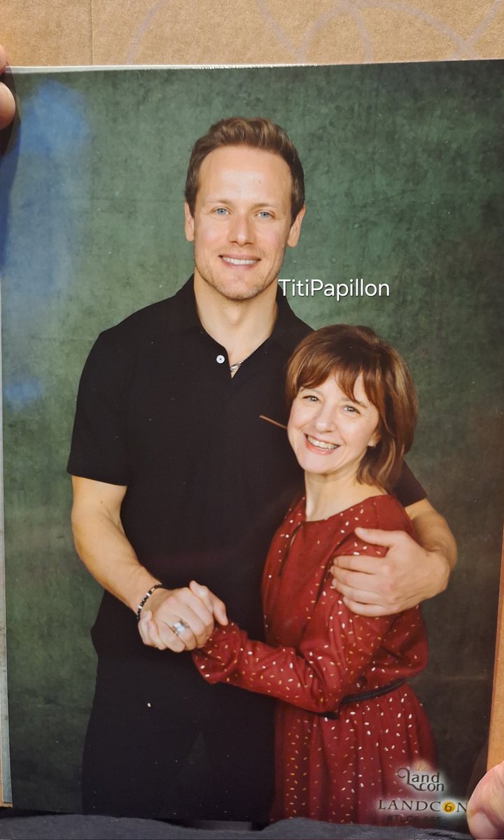 just happy🥰🥰🥰🥰
This guy his a pearl.
Best pic ever 😘😍🥰
#theLandcon #SamHeughan 
#Outlander