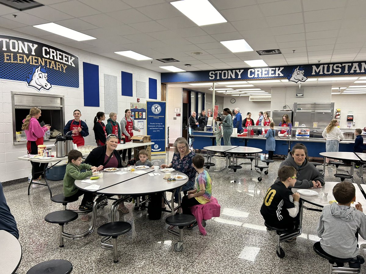 karst_heidi's tweet photo. Super Saturday Spectacular #SCmustangs today! โค๏ธ https://t.co/Nf26obJHXR