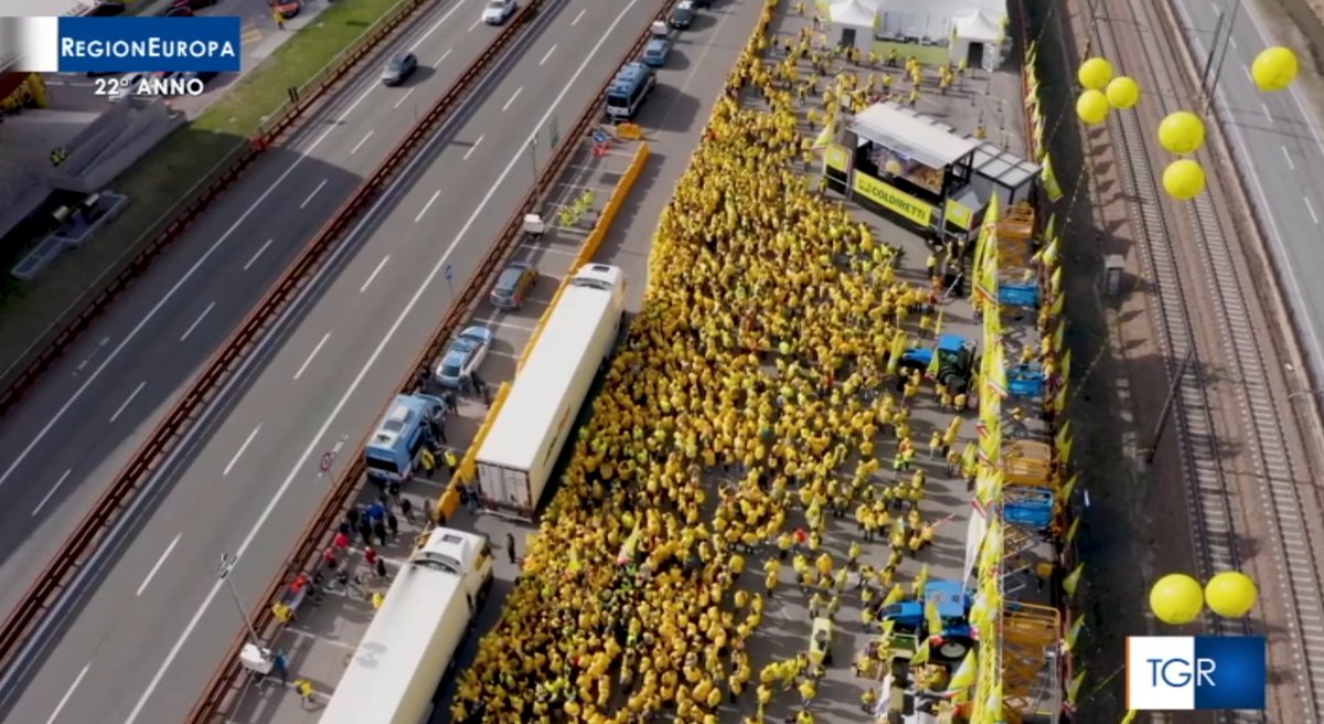 #Agroalimentare Guarda nella puntata di domani #14aprile 11.25 @RaiTre il reportage della @TgrRaiAltoAdige sulla manifestazione @coldiretti al #Brennero contro i falsi alimentari.
Anticipazioni sul sommario sono sul sito di @Raiofficialnews qui: tinyurl.com/4yxbr8uw