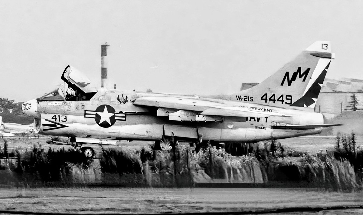 #413の日 厚木基地 A-7B VA-215 NM-413 154449、 USS ORISKANY August 1972、 学校夏休み。