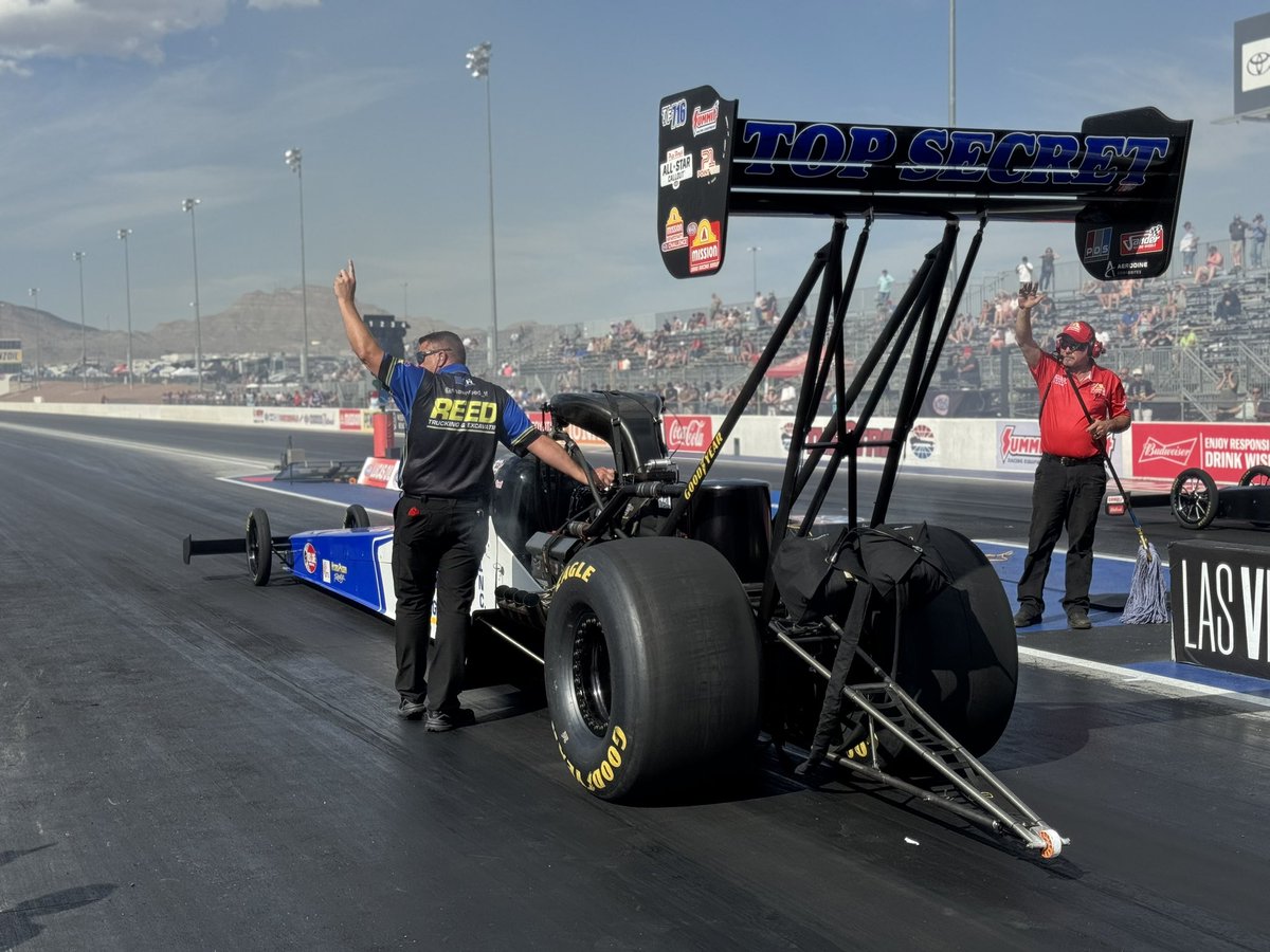 Raise your hand if you are ready for more 4 Wide Dragracing 🙋‍♂️ #Vegas4WideNats 

@redlineoil | @matcotools | #StarRacerBelts | @NHRA