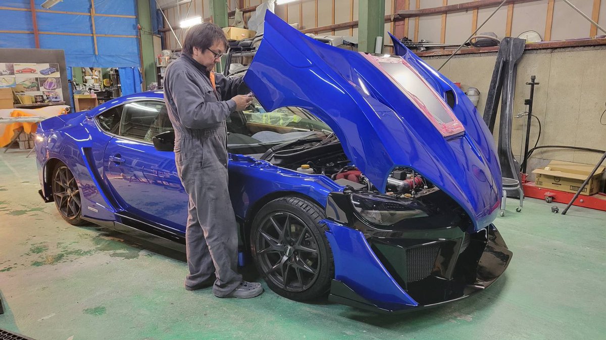 SDESIGN_JAPAN's tweet photo. 86Bodykit SD-2のもう一つのハイライト、フェンダー一体前ヒンジボンネットとインナーフェンダー
#sdesign https://t.co/dnjx7VU7y5
