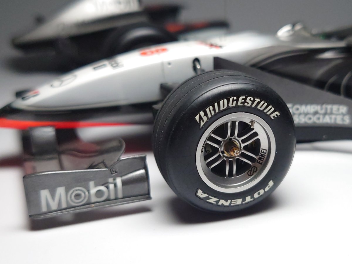 今日は4月13日、忘れちゃいけないMP4/13の日 タミヤの1/20スケールプラモデルキットです。 F1模型作りにハマることになった記念すべき模型です。いつ見ても格好良い！